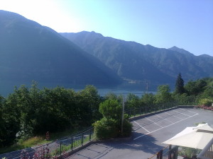 Vista del lago Idro dalla finestra del bed and breakfast